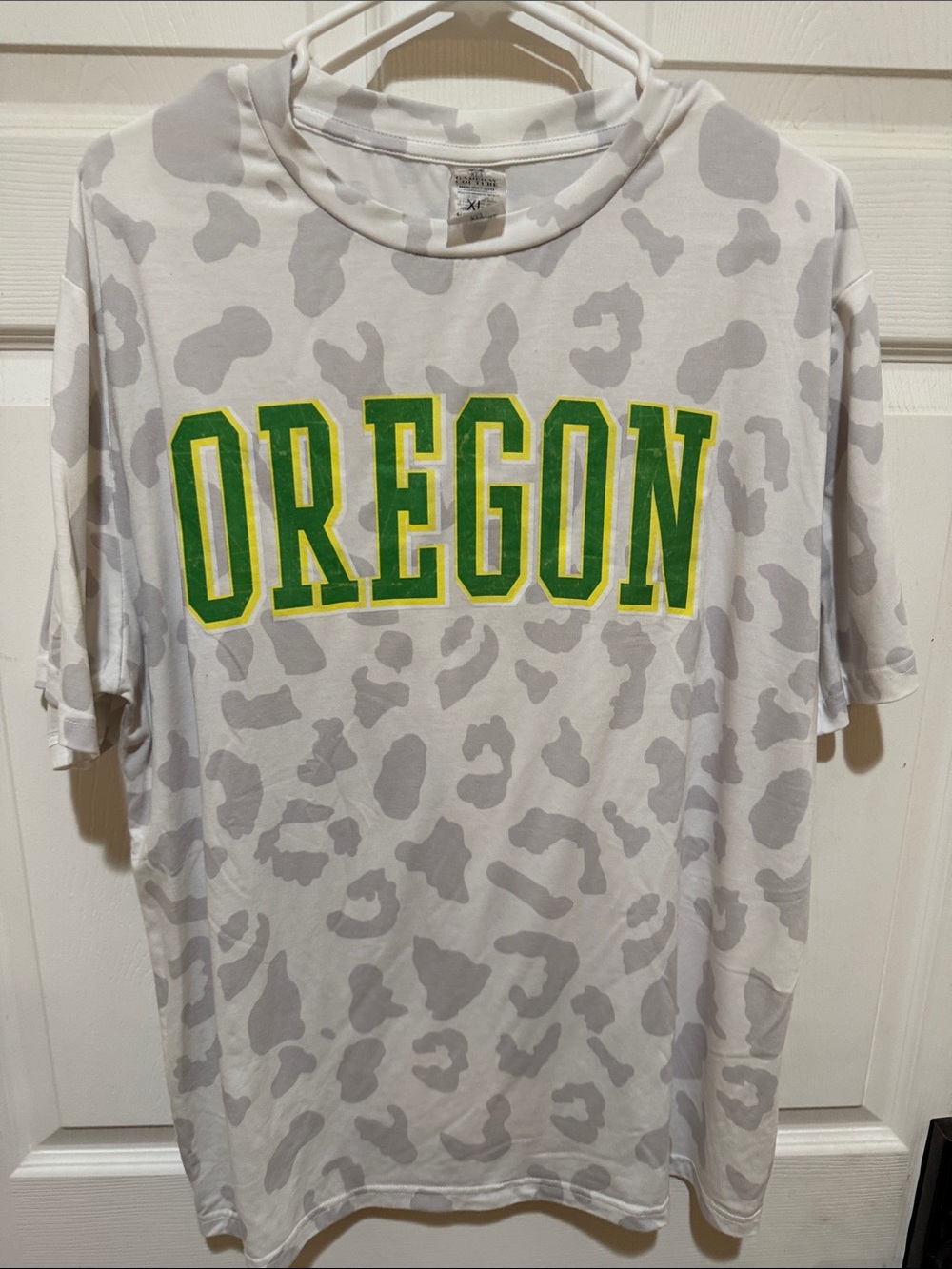 Oregon White Gray Graphic Tee with Green Logo
